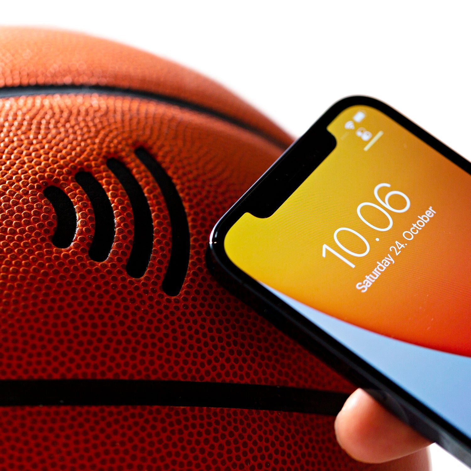 SIQ smart basketball with iPhone